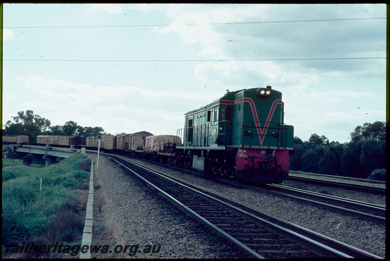 T07025
RA Class 1912, Down goods train bound for Forrestfield, crossing Helena River, concrete bridge, western leg of Woodbridge Triangle, West Midland
