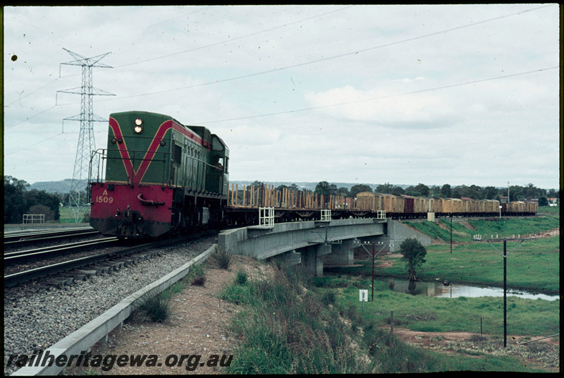 T07026
A Class 1209, Up goods train, crossing Helena River, concrete bridge, western leg of Woodbridge Triangle, West Midland
