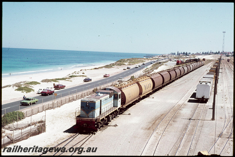 T07055
J Class 103, shunting WW Class and WWA Class grain wagons, Leighton Yard
