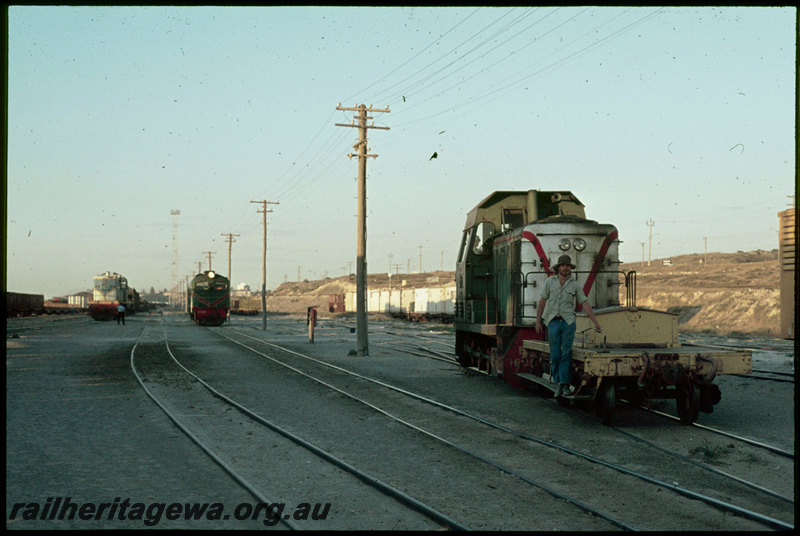 T07057
B Class 1608, shunting, Leighton Yard, shunters float, X Class 1021 