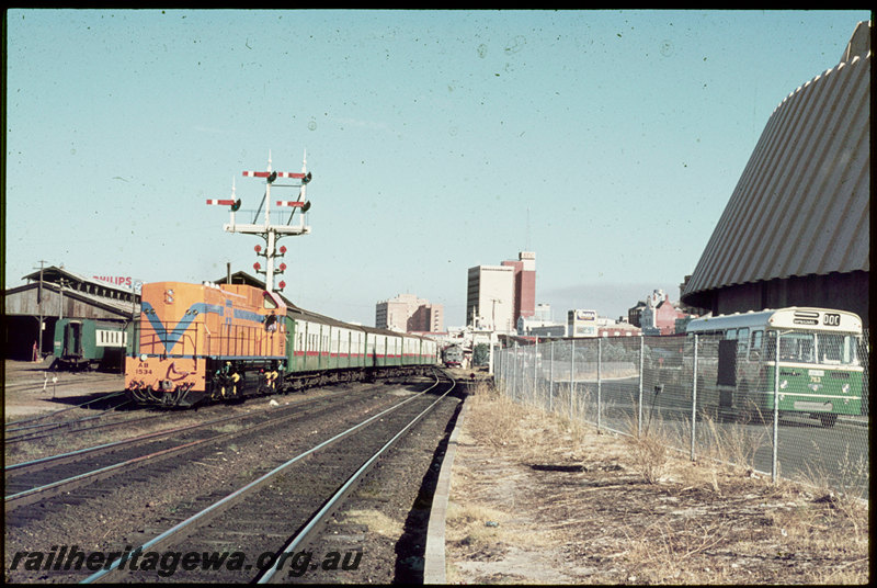 T07061
AB Class 1534, Up suburban passenger service, first iteration of the Westrail livery, without white stripe, Perth Yard, carriage shed, Perth Entertainment Centre, semaphore bracket signal, MTT Leyland Tiger Cub 763, ER line
