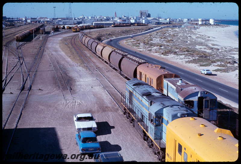 T07070
KA Class 213, shunting grain train, WBC Class 876 brakevan, dual braked brakevan, J Class 103, shunting grain train, Leighton Yard
