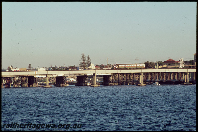 T07075
Single ADG Class railcar, Down suburban passenger service, Swan River Bridge, steel girder, concrete pylon, Fremantle, ER line
