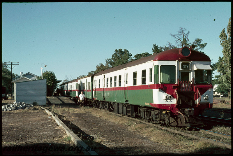 T07077
ADG Class 614, with AYE/ADG/ADG Class railcar set, Up suburban passenger service, Mundijong, SWR line

