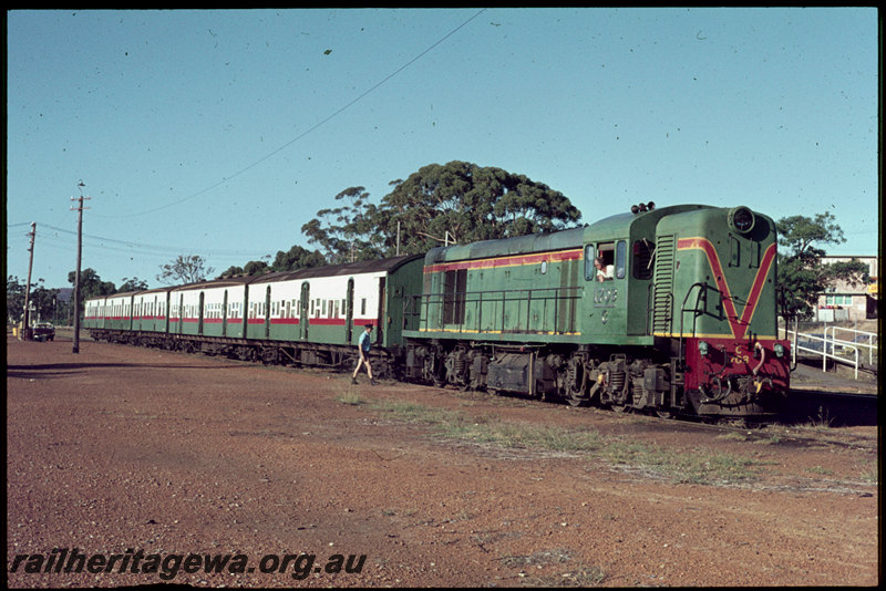 T07079
C Class 1703, shunting suburban carriages, Armadale, SWR line
