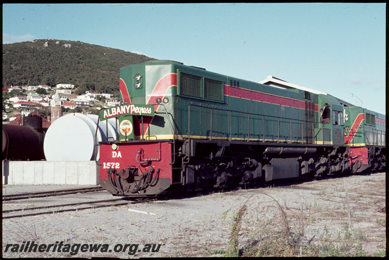 T07105
DA Class 1572, with an unidentified DA Class, Albany loco depot, GSR line
