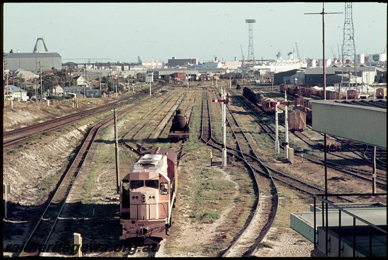 T07117
L Class 264, pink undercoat, shunting WBC Class 864 brakevan, Leighton Yard, Yardmaster Building, North Fremantle signal cabin, North Fremantle Loco Depot, semaphore signals, ER line
