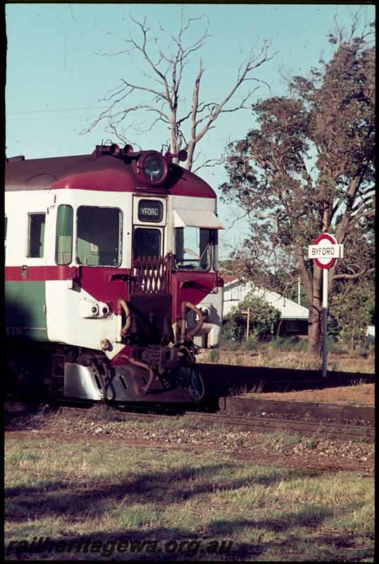 T07121
ADX Class 670 railcar with stainless steel cowcatcher, suburban passenger service, Byford, low level platform, station nameboard
