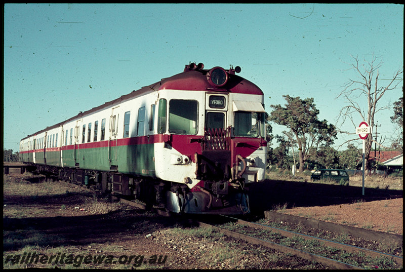 T07124
ADX Class 670 with ADA/ADX Class railcar set, suburban passenger service, Byford, low level platform, station sign, loading ramp, SWR line
