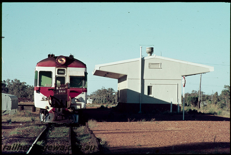 T07126
ADX Class 670 with ADA/ADX Class railcar set, suburban passenger service, Byford, station building, low level platform, station sign, loading ramp, SWR line
