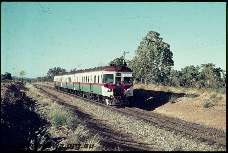 T07127
ADX Class 670 with stainless steel cowcatcher, ADA/ADX Class railcar set, Up suburban passenger service, between Byford and Armadale, SWR line
