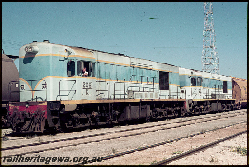 T07132
K Class 206, K Class 207, arriving on loaded grain train, Leighton Yard, light tower
