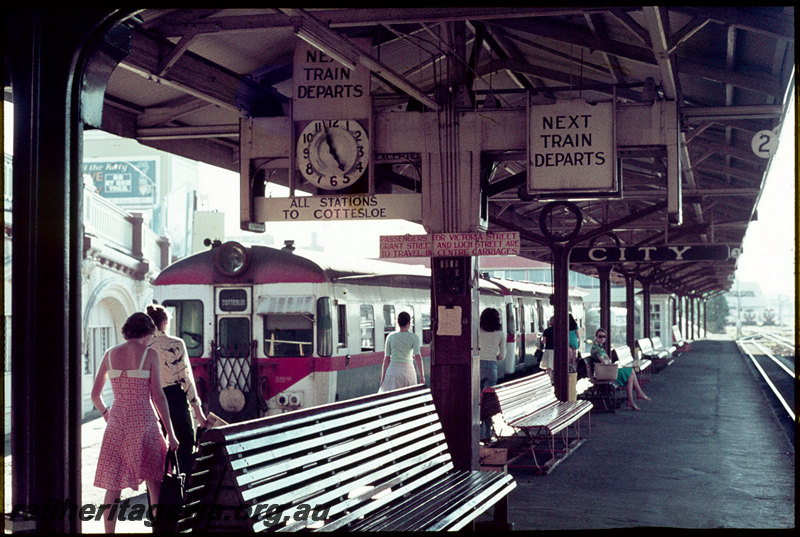 T07133
ADX/ADA Class railcar set, Up suburban passenger service to Cottesloe, Platform 1 dock platform, City Station, Perth, Horseshoe Bridge, platform, canopy, destination board, station signs, 