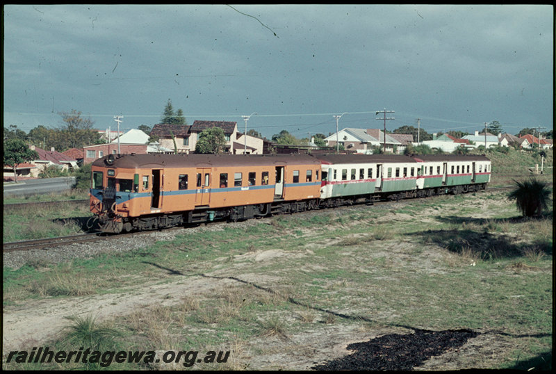 T07157
ADX Class 663, first iteration of Westrail livery, without white stripe, with ADA/ADX Class railcar set, Down suburban passenger service, arriving at Shenton Park, ER line
