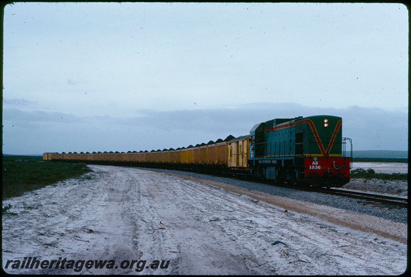 T07159
AB Class 1536, loaded mineral sands train, mineral sands containers, on QW Class wagons converted from ex-W Class steam locomotive tender underframes, between Eneabba and Dongara, DE line

