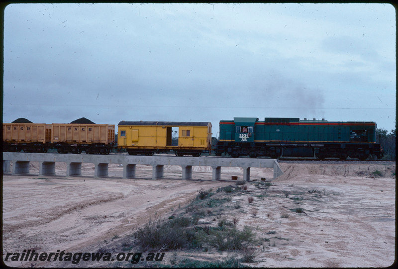 T07160
AB Class 1536, loaded mineral sands train, Z Class 476 brakevan, ilmenite containers, QW Class wagons converted from ex-W Class steam locomotive tender underframes, concrete culvert, between Eneabba and Dongara, DE line
