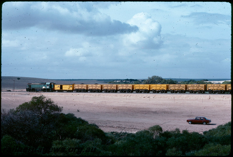 T07162
AB Class 1536, loaded mineral sands train, ilmenite containers, QW Class wagons converted from ex-W Class steam locomotive tender underframes, between Eneabba and Dongara, DE line
