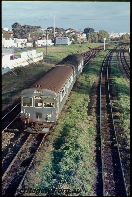 T07170
ADB Class 779 with ADK Class railcar, Down suburban passenger service, between Cottesloe and Mosman Park, passing loop on the dedicated freight line between Leighton and Cottesloe on the right, searchlight signal, ER line
