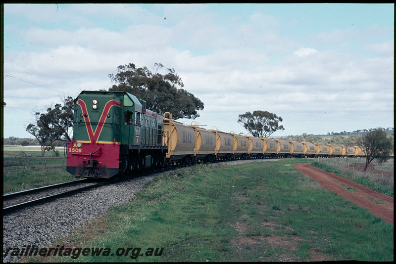 T07175
A Class 1508, grain train, XW Class wagons, between Northam and Goomalling, EM line
