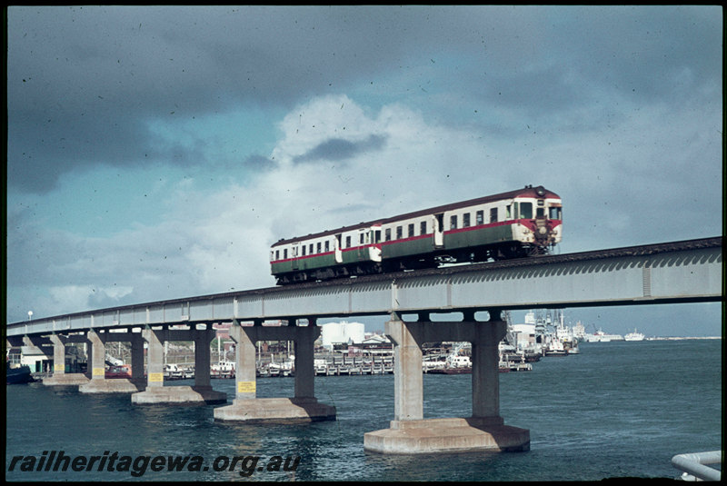 T07182
ADX/ADA Class railcar set, Up suburban passenger service, Swan River Bridge, concrete pylon, steel girder, Fremantle, ER line
