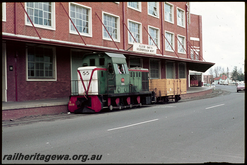 T07183
B Class 1609, shunting, GE Class wagon, Elder Smith Goldsbrough Mort Woolstore, Elder Place, Fremantle
