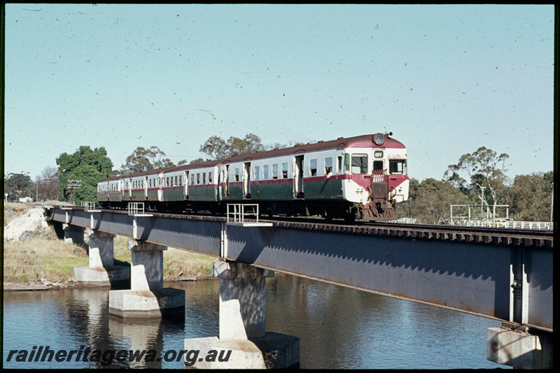 T07200
ADX/ADA/ADX/ADA Class railcar set, Up surburban service, Swan River Bridge, concrete pylon, steel girder, Guildford, ER line
