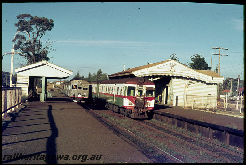 T07204
ADG/AYE/ADG Class railcar set, Up surburban service, ADB/ADK Class railcar set, Down suburban passenger service, Karrakatta, station building, platform, ER line
