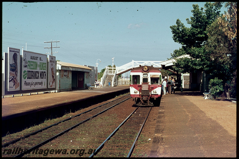 T07212
ADA Class trailer with railcar set, Down suburban passenger service, West Leederville, platform, station buildings, footbridge, ER line
