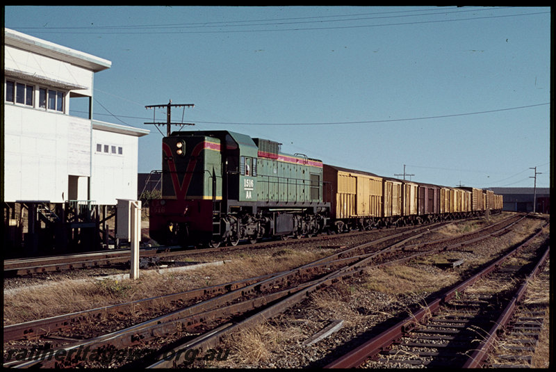 T07219
AA Class 1516, Down goods train, North Fremantle, signal cabin, ER line
