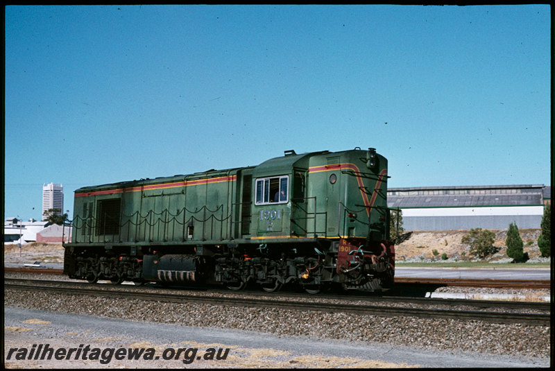 T07245
R Class 1901, Down light engine movement, East Perth, ER line
