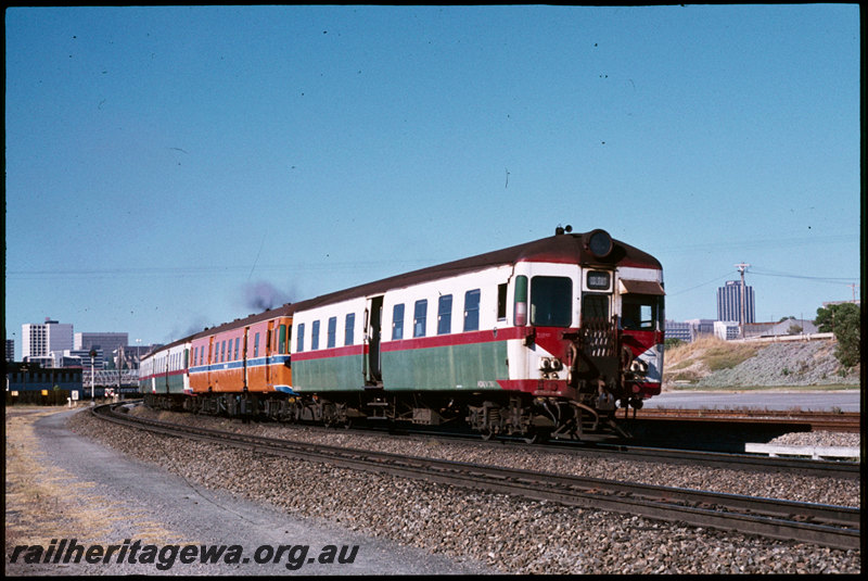 T07246
ADA Class 761 with ADG/ADA/ADG Class railcar set, Down suburban passenger service, East Perth, Claisebrook Depot in background, searchlight signal, footbridge, ER Line
