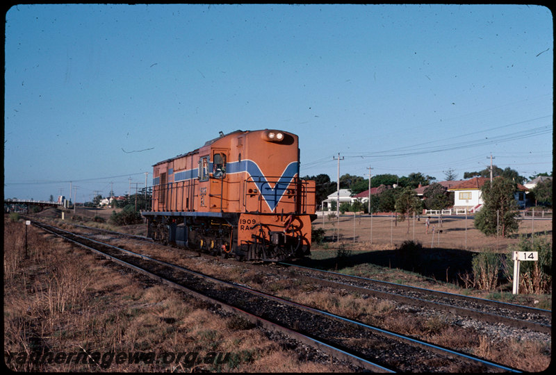 T07257
RA Class 1909, Up light engine movement, between Grant Street and Cottesloe, Eric Street Bridge, 14 kilometre peg, ER line
