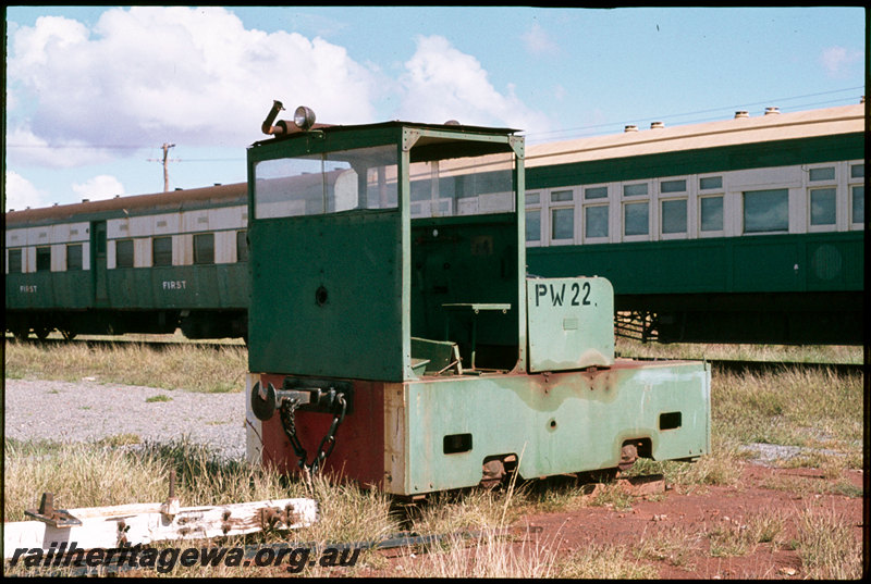 T07291
Motor Rail 4wDM Simplex PW22, ex-Public Works Department, Point Samson Jetty, ex-WAGR carriages AYL Class 29 and AH Class 564, preserved at Pilbara Railway Historical Society, Six Mile Museum, Dampier
