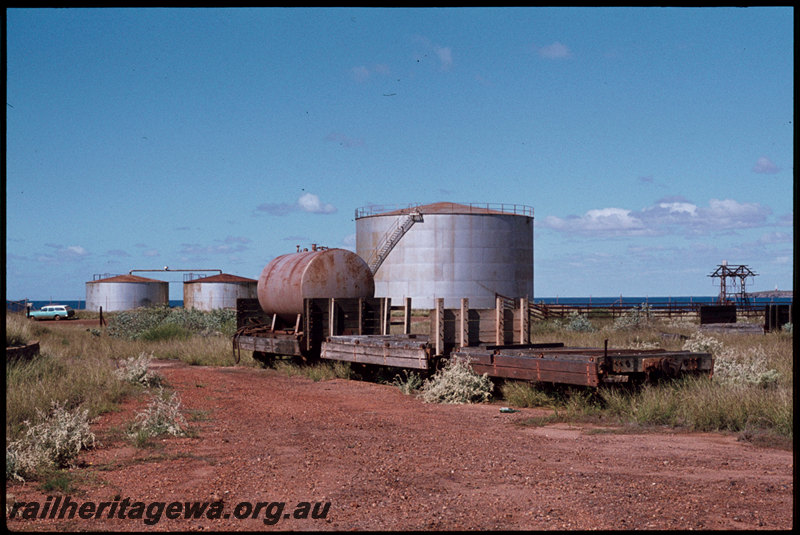 T07302
H Class low-sided wagons, one with a tank mounted on deck, Point Samson
