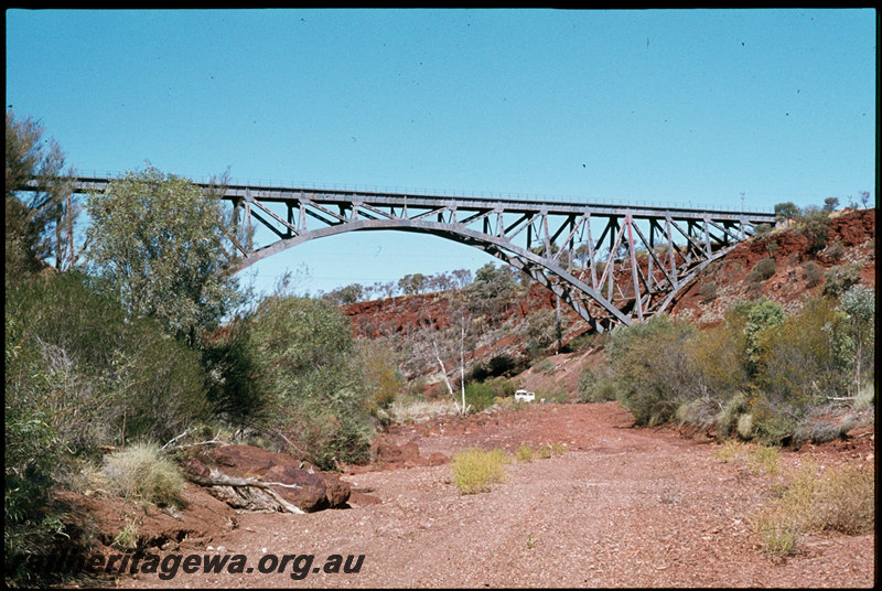 T07305
Spring Creek Bridge, steel arch bridge, Hamersley Iron Dampier to Paraburdoo railway, Pilbara
