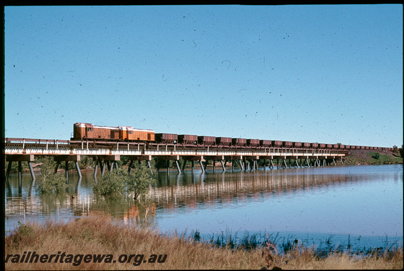 T07316
Goldsworthy Mining B Class 1 and B Class 2, locomotives built to the same design as the Western Australian Government Railways H class, empty iron ore train, De Grey River road/rail bridge near Port Hedland, Pilbara
