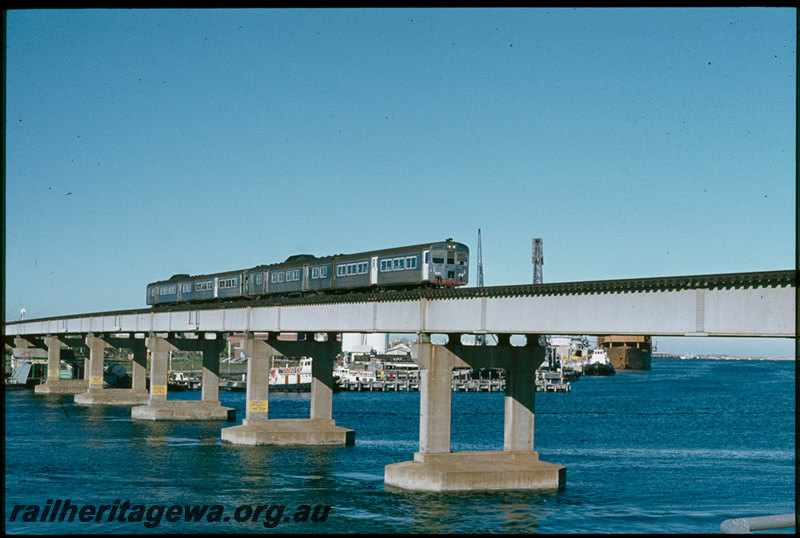 T07399
ADB/ADK/ADB/ADK Class railcar set, Down suburban passenger service, Swan River Bridge, steel girder, concrete pylon, Fremantle, ER line
