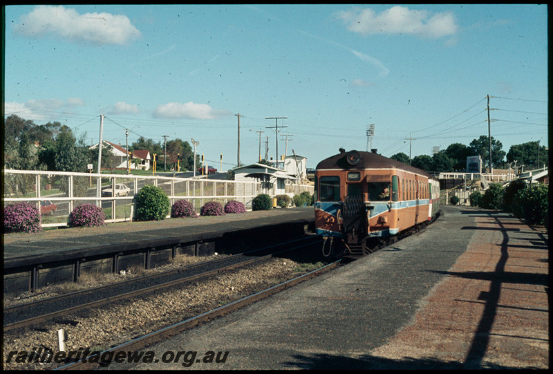 T07416
ADA/ADG Class railcar set, Down suburban set, Showgrounds, platform, shelter, ER line
