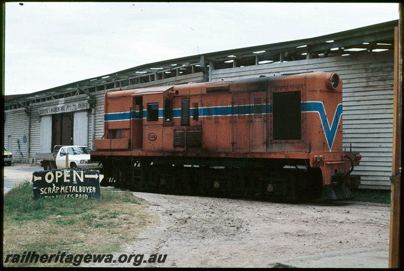 T07527
Y Class 1108, shunting towards Elders Woolstores, passing Burridge & Warren Pty Ltd, Elder St, Fremantle, ER line
