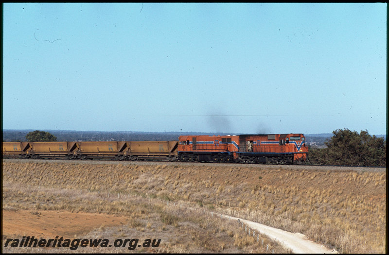 T07558
N Class 1877 and DA Class 1565, Down empty bauxite train, XG Class coal wagons in consist, Jarrahdale Line
