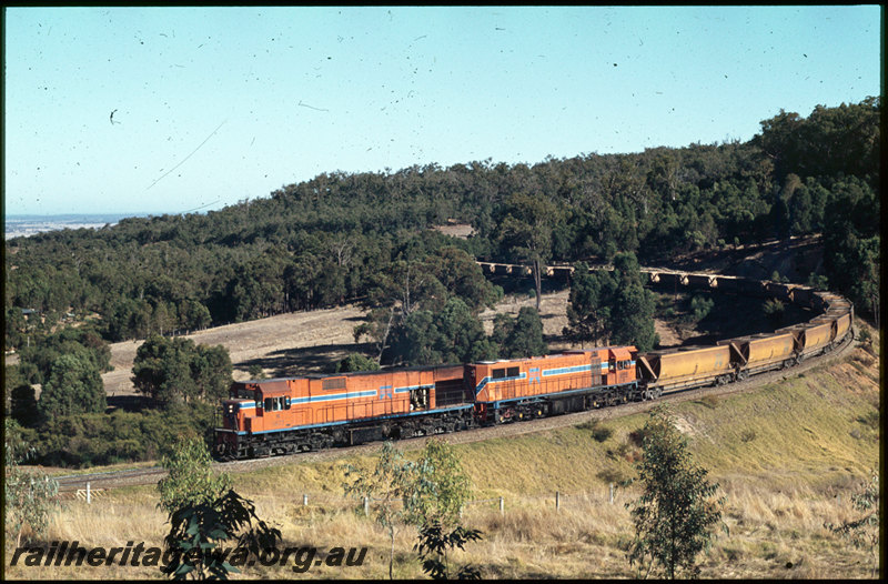 T07560
N Class 1877 and DA Class 1565, Down empty bauxite train, XG Class coal wagons in consist, Jarrahdale Line
