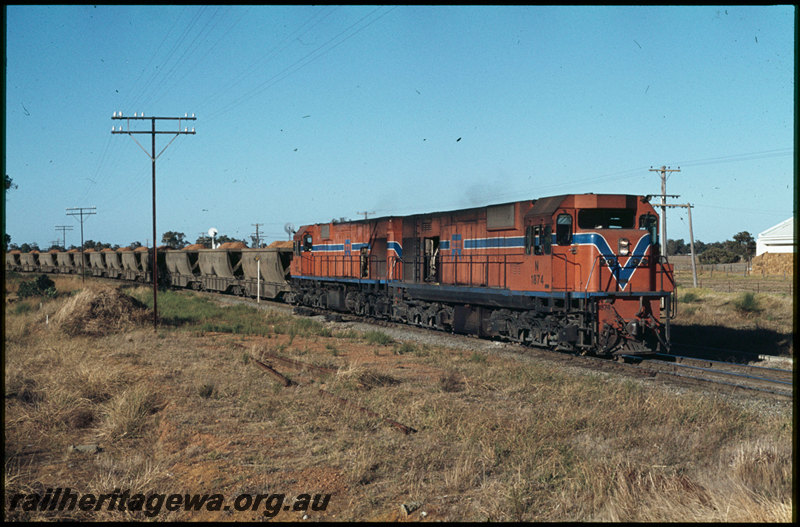 T07561
N Class 1875, N Class 1872, Up loaded bauxite train, coming off Jarrahdale Line, Mundijong, SWR line
