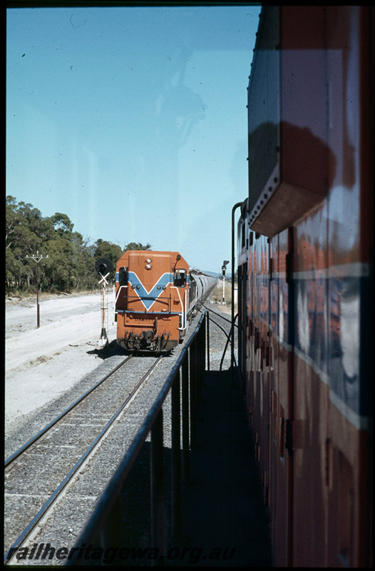 T07564
DA Class 1571, Up alumina train, photo taken from unidentified N Class loco in loop, Coolup, searchlight signal not-in-use, SWR line
