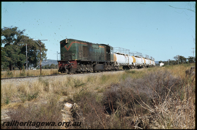 T07569
R Class 1903, Up caustic soda train, departing Pinjarra, SWR line
