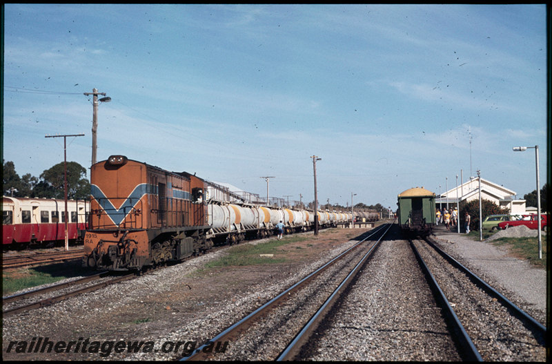 T07572
RA Class 1915, Up caustic soda and furnace oil train, W Class 945 