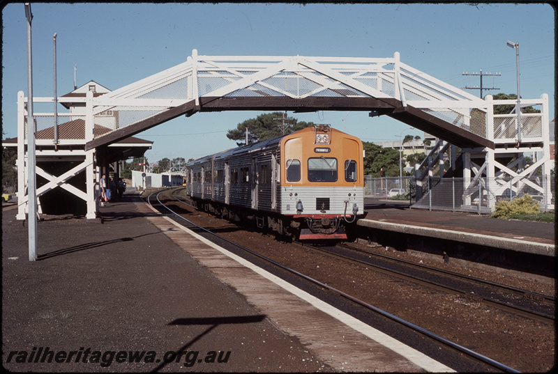 T08140
ADL Class 605 with ADC Class trailer, Up suburban passenger service, Subiaco, platform, footbridge, station buildings, signal cabin, ER line
