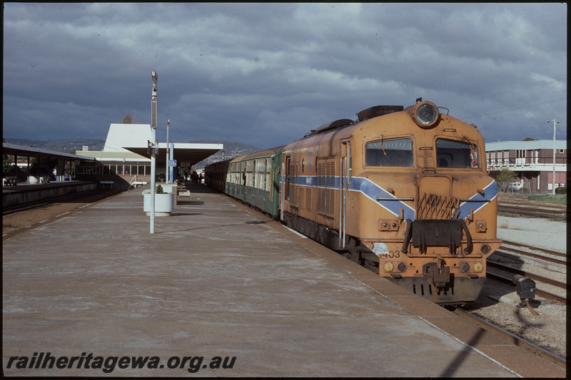 T08220
XA Class 1403 