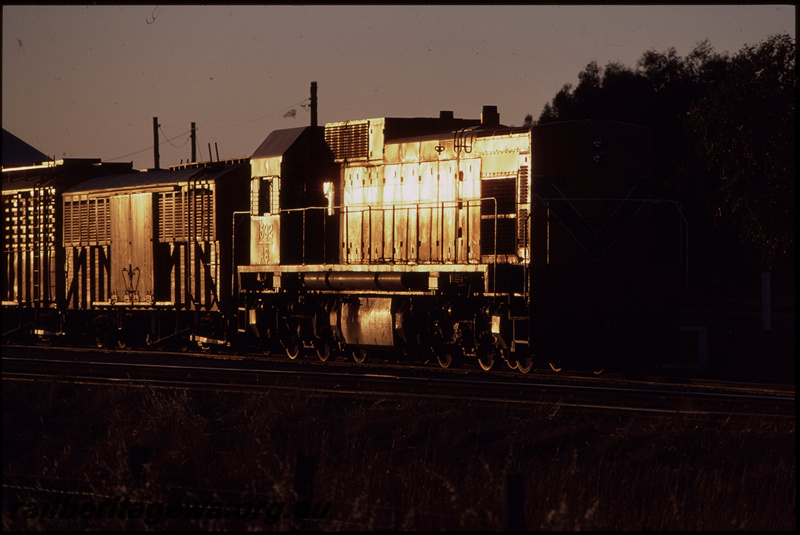 T08343
AB Class 1532, grain train, shunting, York CBH, GSR line
