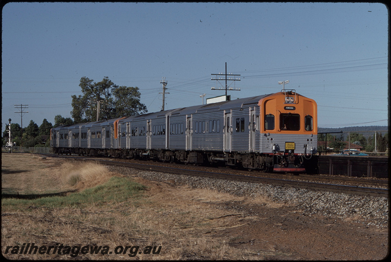 T08373
ADC/ADL/ADC/ADL Class railcar set, Down suburban passenger service, arriving at Stokley, stopping pattern sign says 