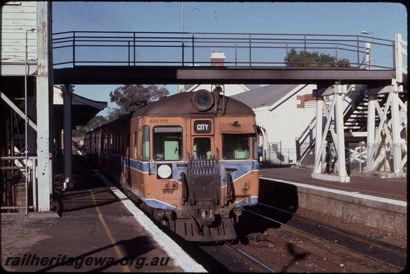 T08423
ADG Class 614 with ADA/ADG/ADA Class railcar set, Down suburban passenger service, Claremont, footbridge, platform, station buildings, ER line
